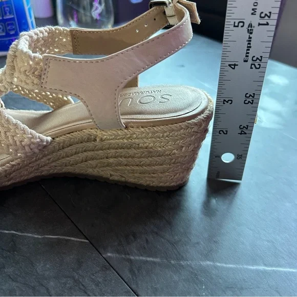 Naturalizer Cream Sandals with Woven Design - Picture 8 of 8